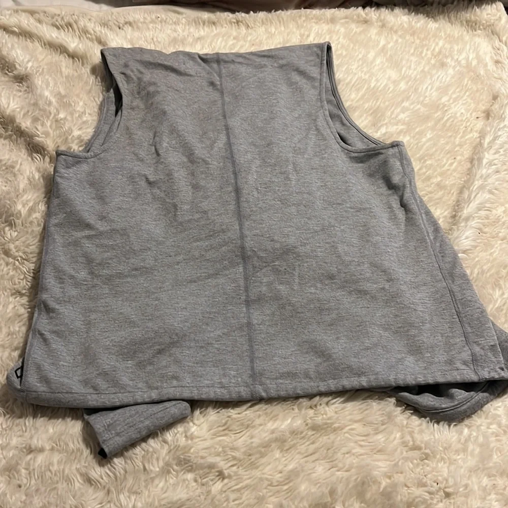 Lorna Jane It’s a Wrap Vest - Picture 4 of 4